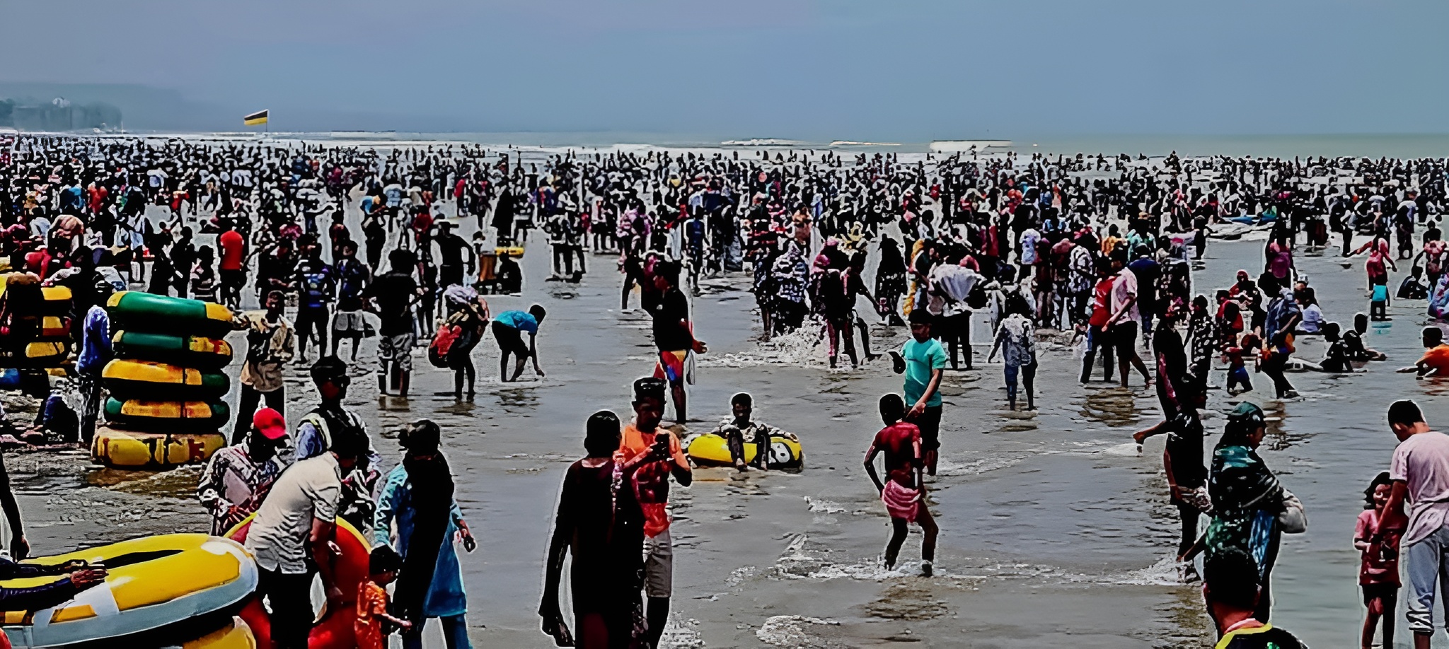 কক্সবাজারে পর্যটকদের ভিড়