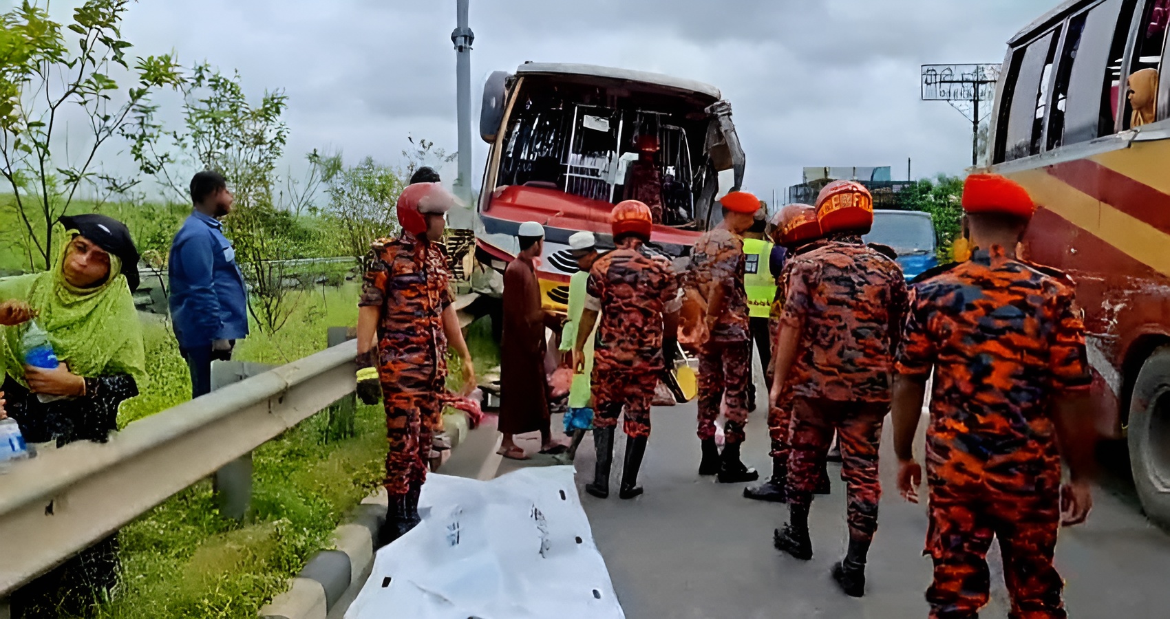 দুই বাসের সংঘর্ষে ১জন নিহত 