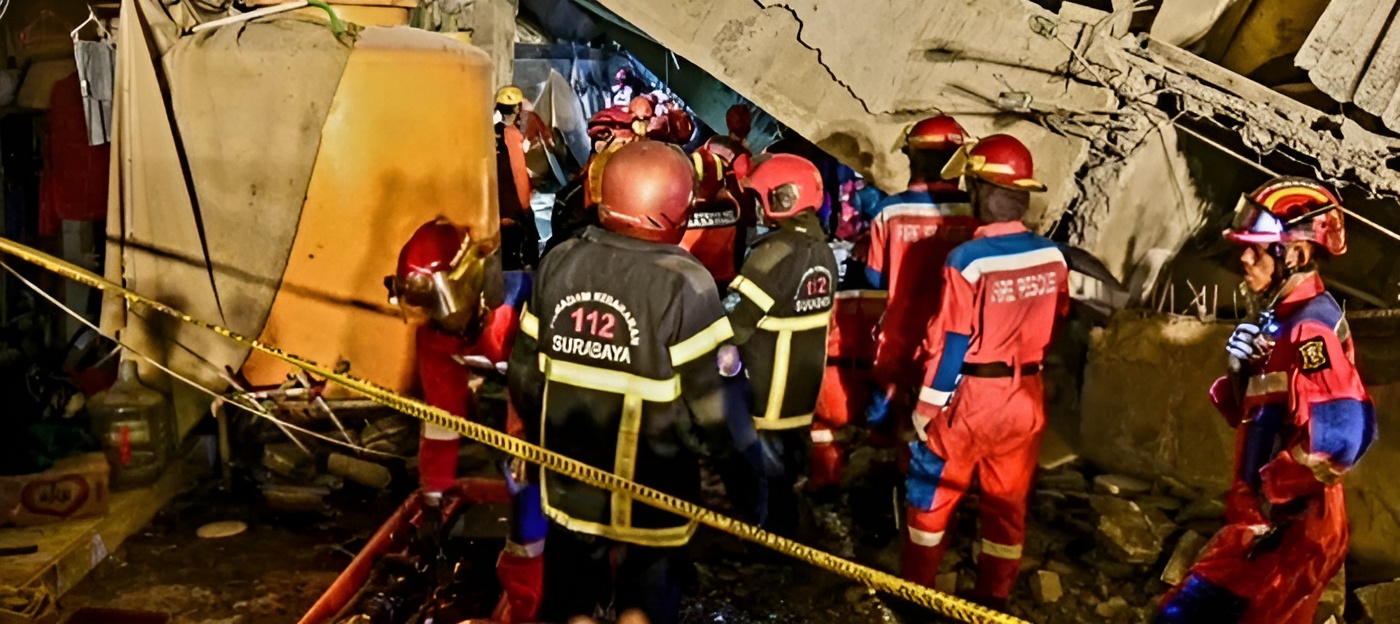 ইন্দোনেশিয়ার স্কুল ধসে নিহতের সংখ্যা বেড়ে ৫০