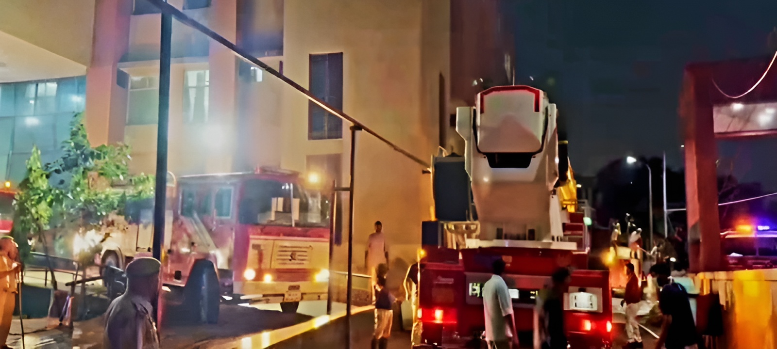 ভারতের একটি  হাসপাতালের আইসিইউতে ভয়াবহ আগুন