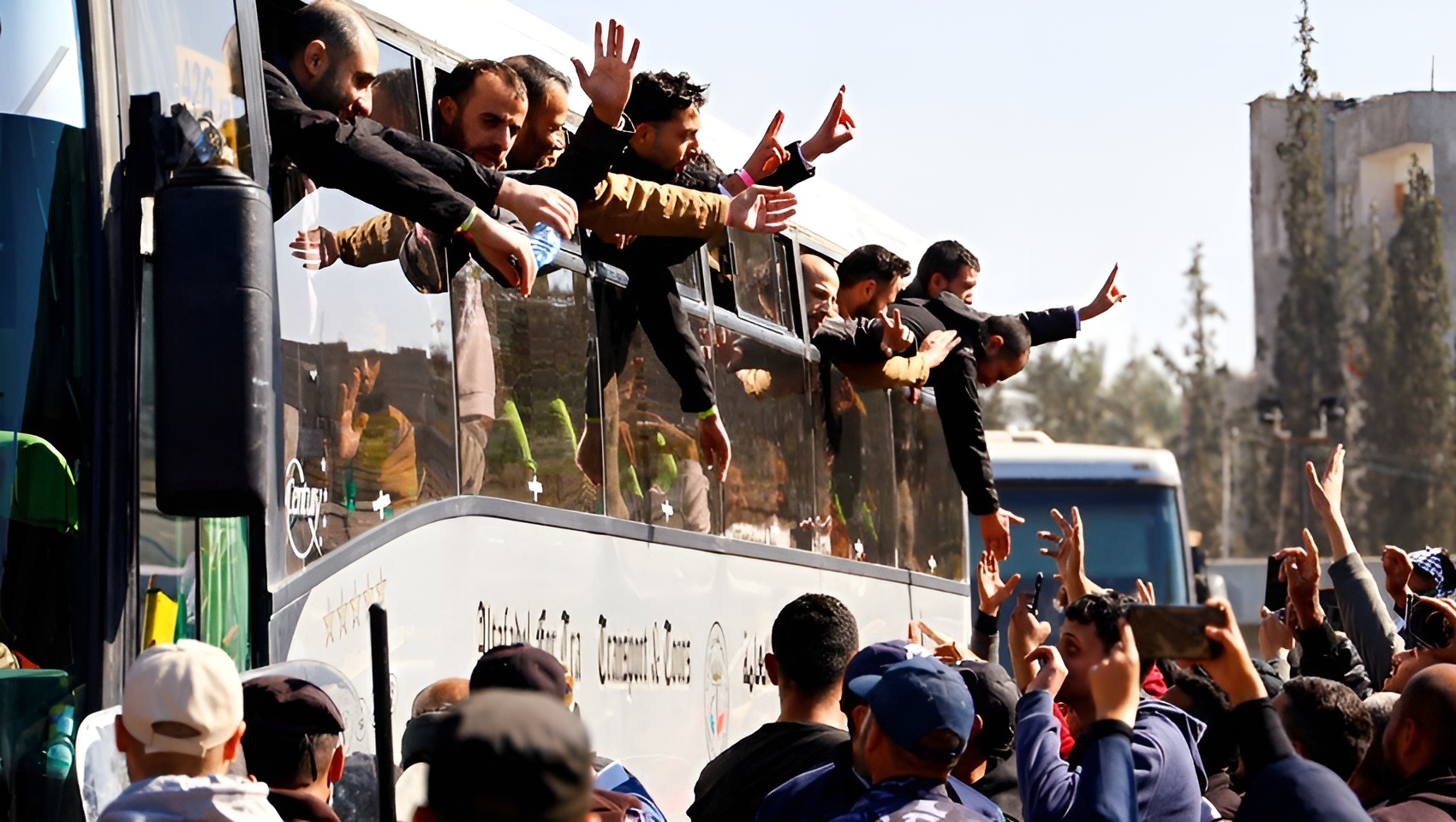 মুক্তি পাওয়া ১৫৪ ফিলিস্তিনি বন্দিকে নির্বাসনে পাঠাচ্ছে ইসরাইল
