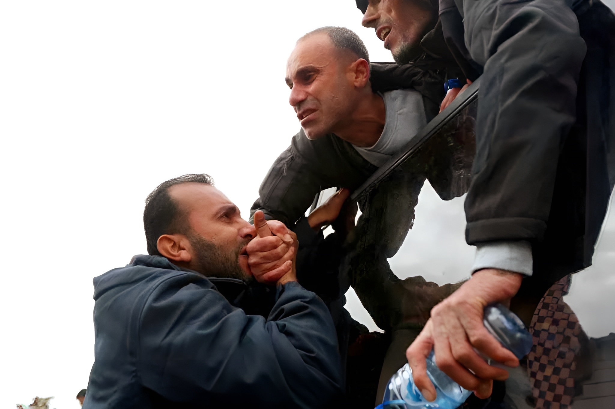 মুক্ত ফিলিস্তিনিরা ইসরাইলি কারাগার সম্পর্কে কেমন বর্ণনা দিলেন 
