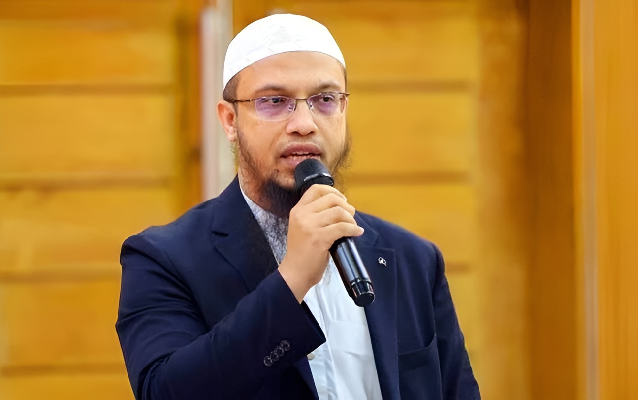 ব্যাংকগুলোকে শরীয়াহভিত্তিক লোন চালুর পরামর্শ শায়খ আহমাদুল্লাহ