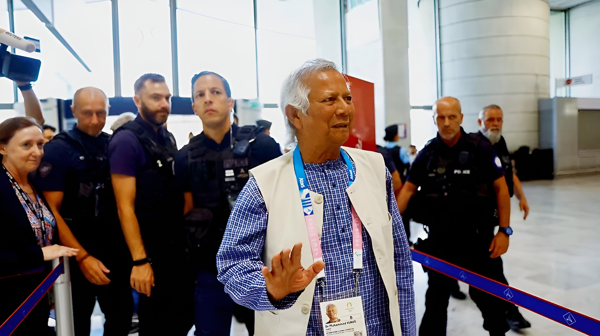 দেশে ফিরেছেন প্রধান উপদেষ্টা ড. ইউনূস 