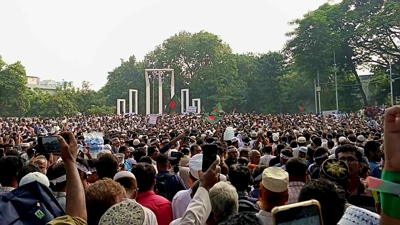 অবশেষে আন্দোলনরত শিক্ষকদের ক্লাসে ফেরার ঘোষণা  