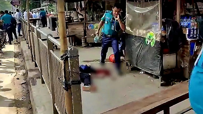 ফার্মগেটে মেট্রোরেলের বিয়ারিং প্যাড খুলে পড়লো 