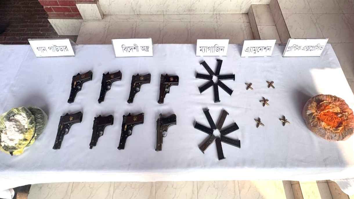 বিপুল অস্ত্র ও বিস্ফোরক