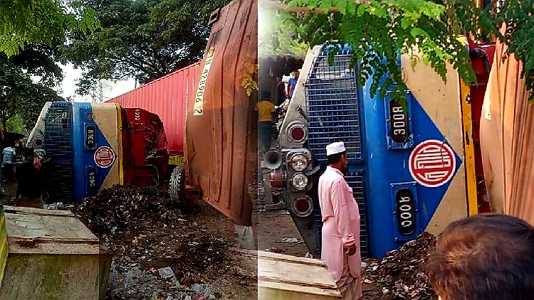 চট্টগ্রামে মালবাহী ট্রেনের সাথে ট্রাকের সংঘর্ষ