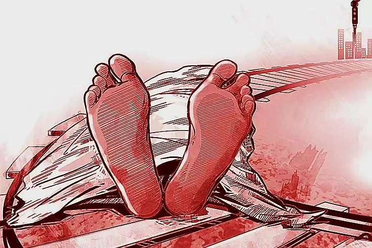 পা পিছলে ট্রেনের নিচে পড়ে মৃত্যু