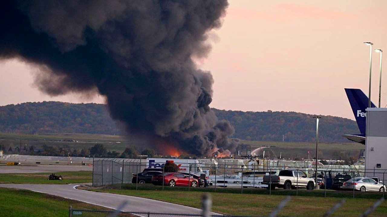যুক্তরাষ্ট্রে বিধ্বস্ত হলো একটি কার্গো বিমান 