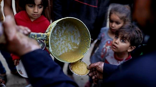 তীব্র খাদ্য সংকটে রয়েছে গাজা বাসিন্দারা