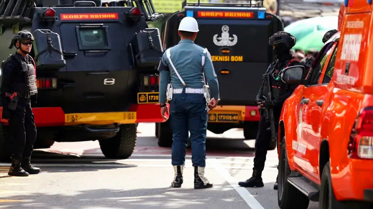 জুমার নামাজ চলাকালীন ইন্দোনেশিয়ার মসজিদে বিস্ফোরণ