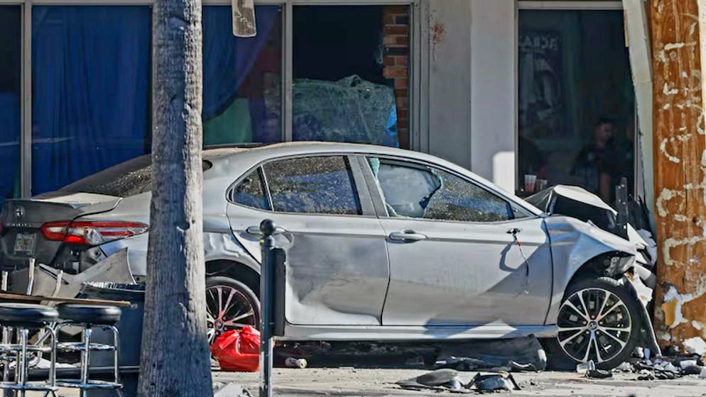 যুক্তরাষ্ট্রে গাড়ির ধাক্কাতে ৪ জন নিহত 