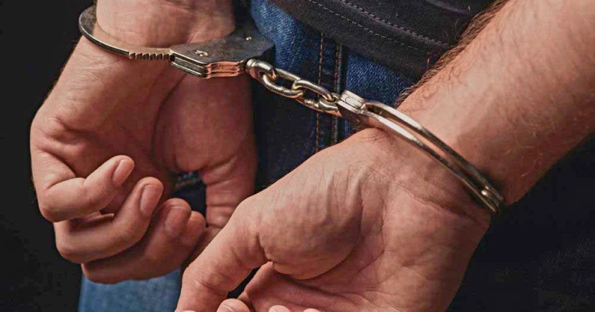 হ্যান্ডকাপসহ পালালো আ.লীগ নেতা