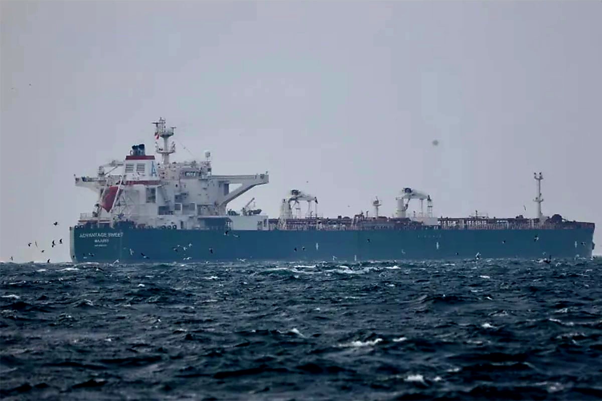 তেল ট্যাংকার জব্দ করলো ইরান