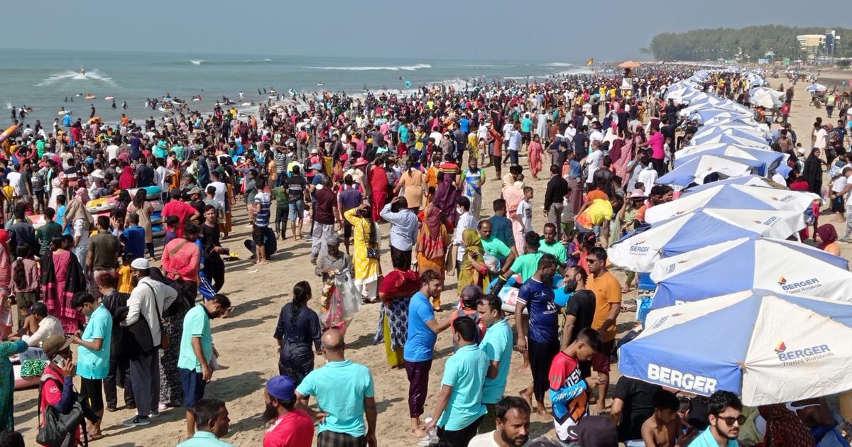 কক্সবাজারে পর্যটক