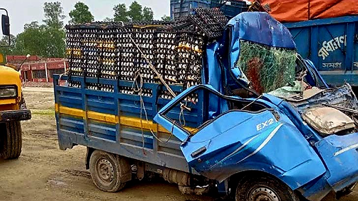 ট্রাকের পেছনে ধাক্কাতে পিকআপ চালক নিহত