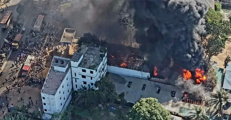 গাজীপুরের একটি কয়েল কারখানায় আগুন