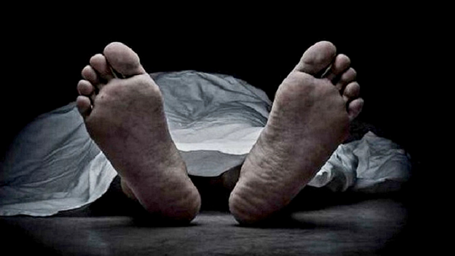 সড়ক পার হতে গিয়ে প্রাণ গেল এক নারীর