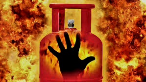 গ্যাস সিলিন্ডার হতে  আগুন, দগ্ধ ৫