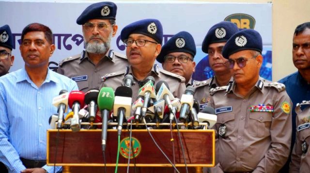 পুলিশের উপর হামলা বাড়লে ঘরবাড়ি নিজেদেরই পাহারা দিতে হবে: ডিএমপি কমিশনার