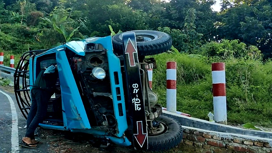 বান্দরবানে চাঁদের গাড়ি দুর্ঘটনাতে আহত ১১