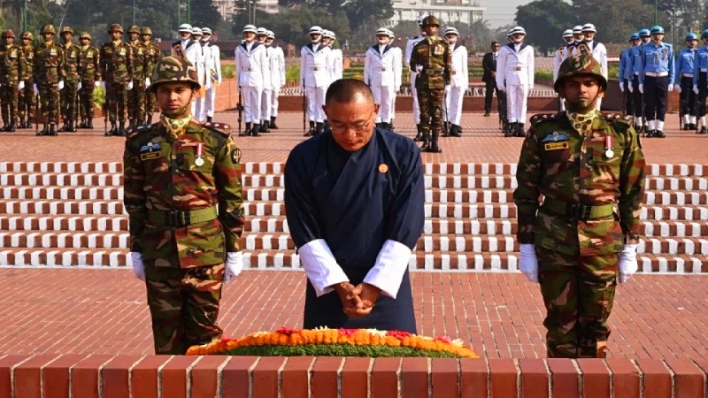 জাতীয় স্মৃতিসৌধে শহীদদের প্রতি ভুটানের প্রধানমন্ত্রীর শ্রদ্ধা