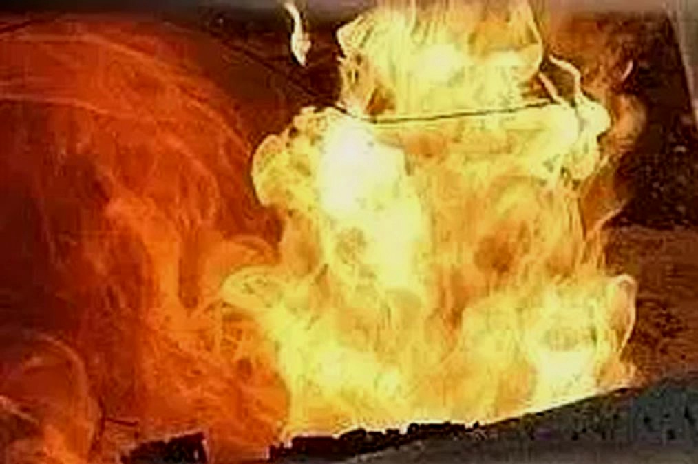 মোংলাতে রেজা কমপ্লেক্সের আগুন এখন নিয়ন্ত্রণে