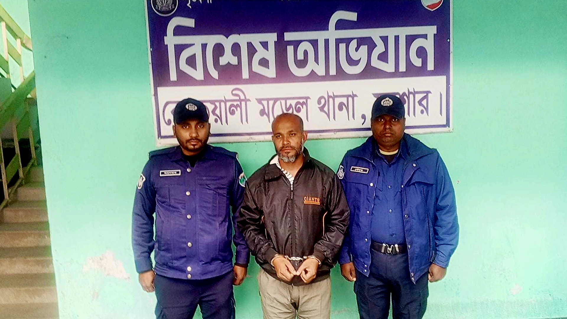 ককটেলসহ যুবদল নেতা আটক