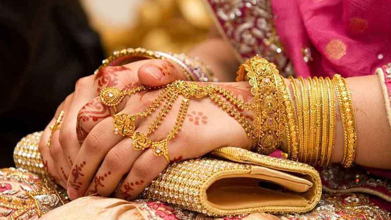 আকাশ ছুঁইছে সোনাা