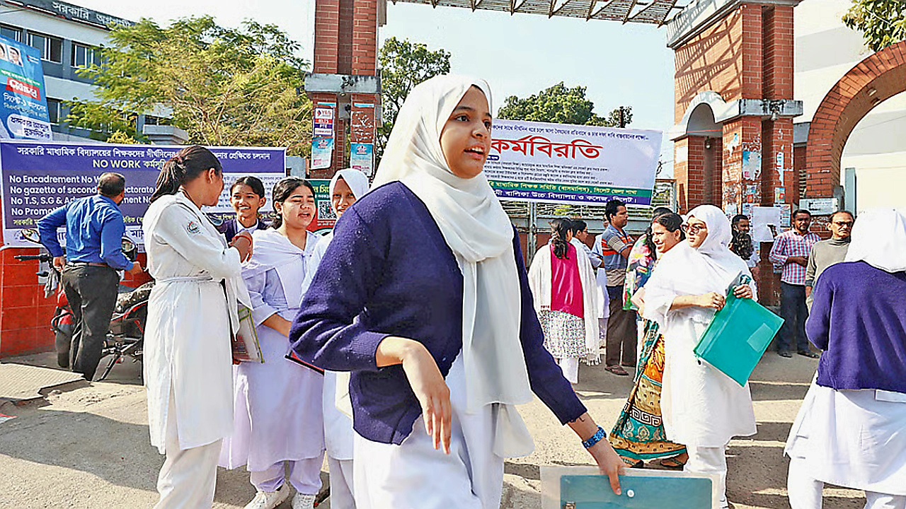 আজ অনুষ্ঠিত হচ্ছে স্থগিত হওয়া বার্ষিক পরীক্ষা