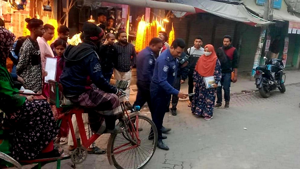 মানিকগঞ্জে দুই দফাতে ককটেল বিস্ফোরণ