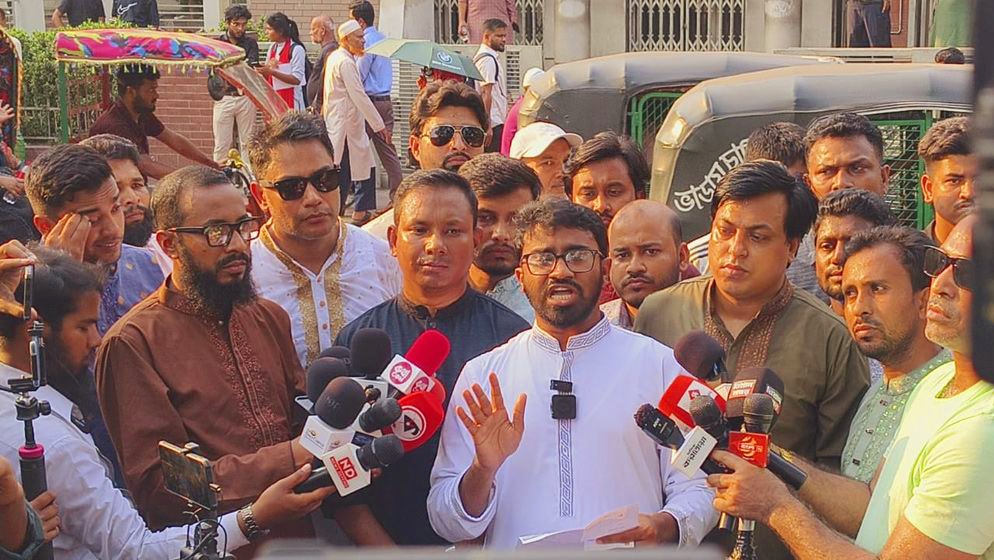 এবার স্বরাষ্ট্র উপদেষ্টার পদত্যাগের দাবি