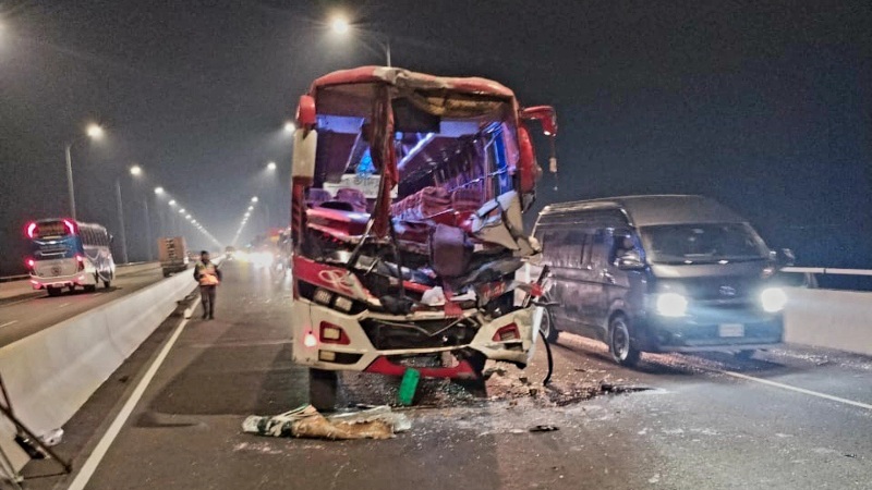 পদ্মা সেতুতে সড়ক দুর্ঘটনা