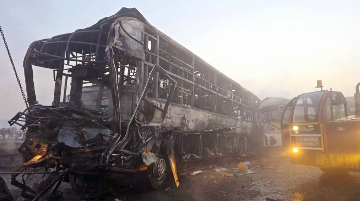 দিল্লি-আগ্রা এক্সপ্রেসওয়েতে সড়ক দুর্ঘটনা