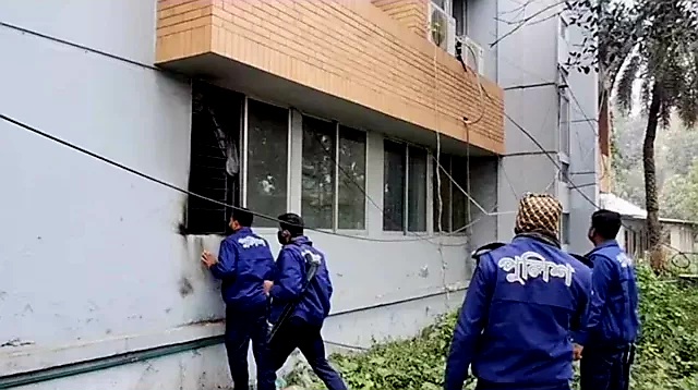 কুষ্টিয়াতে নির্বাচন অফিসে আগুন