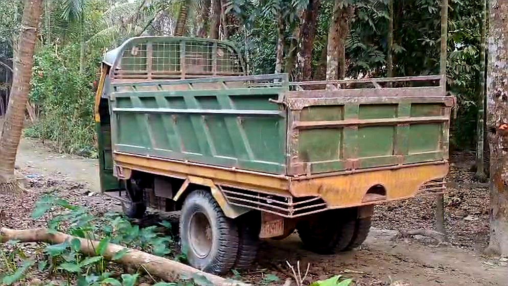 বাউফলে ট্রলির চাপাতে এক শিশুর মৃত্যু