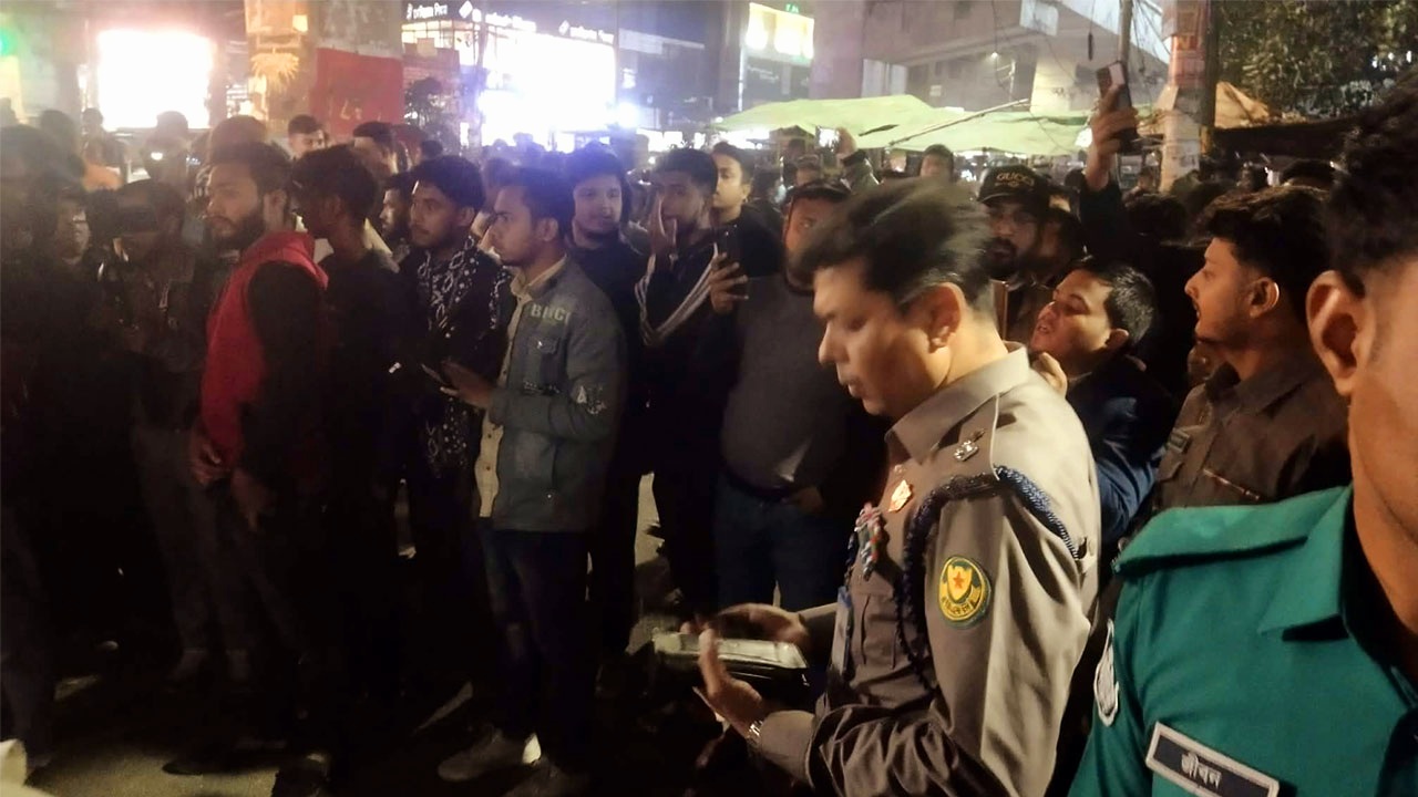 মগবাজারে ককটেল বিস্ফোরণ, নিহত ১