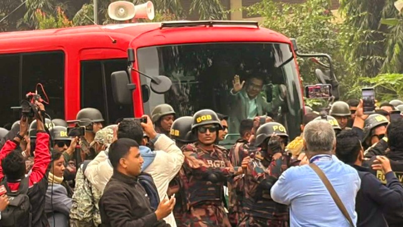 কড়া নিরাপত্তাতে বিমানবন্দর ত্যাগ করেছে তারেক রহমান