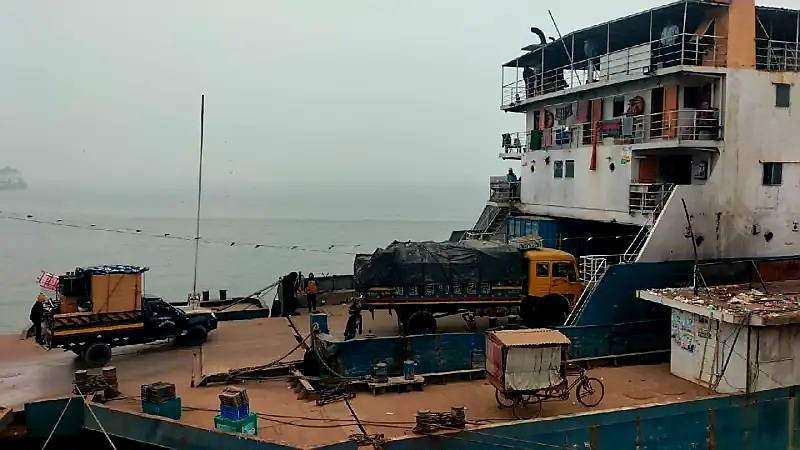 পাটুরিয়া-দৌলতদিয়া নৌ-রুটে শুরু হলো ফেরি চলাচল