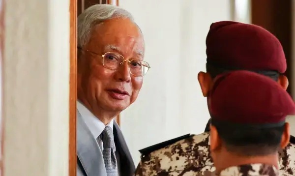 মালয়েশিয়ার সাবেক প্রধানমন্ত্রী নাজিব রাজ্জাকের ১৫ বছরের কারাদণ্ড দিলো আদালত 