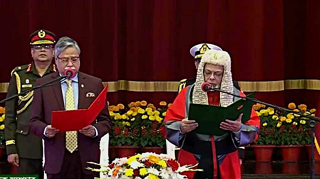 শপথ গ্রহণ করলেন নতুন প্রধান বিচারপতি