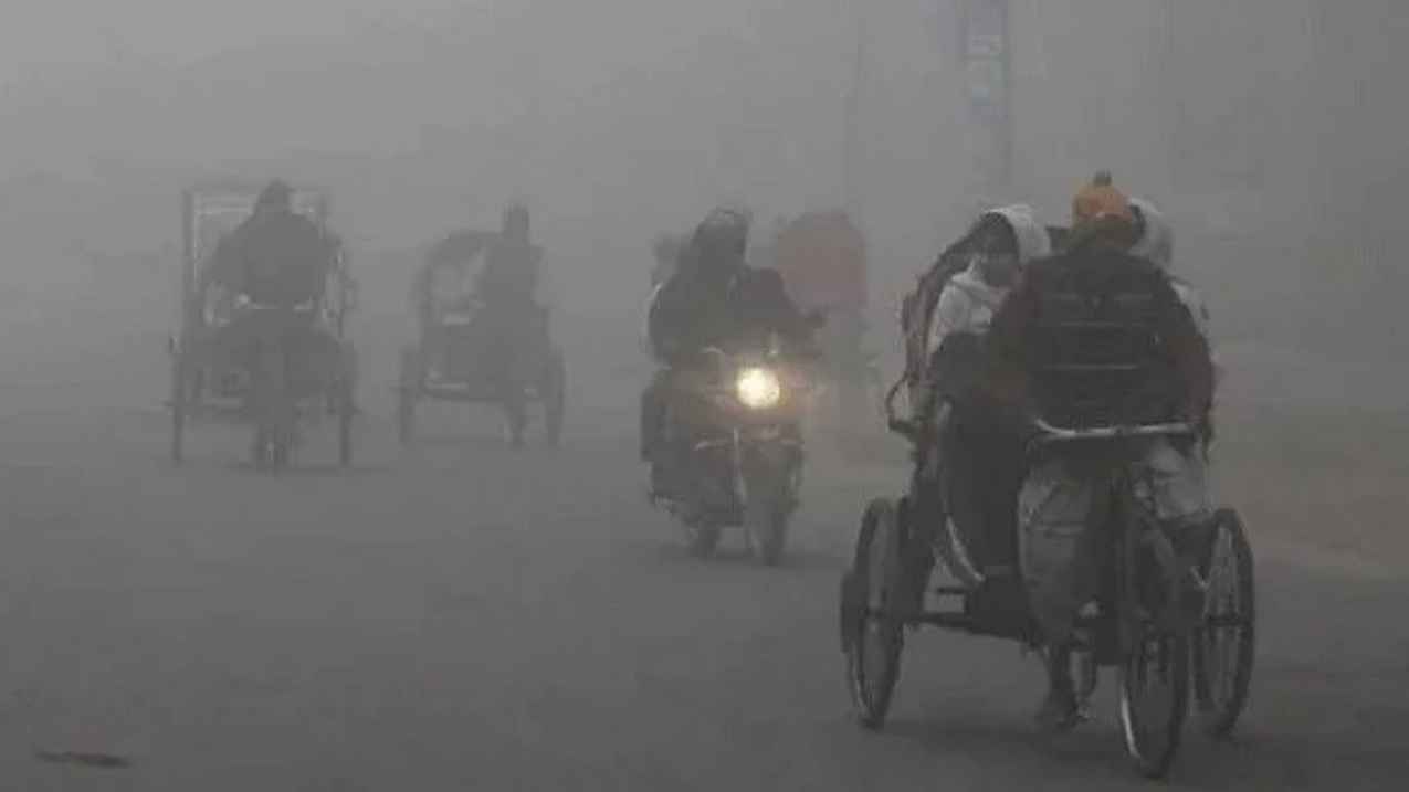 শীতে কাঁপছে দেশ