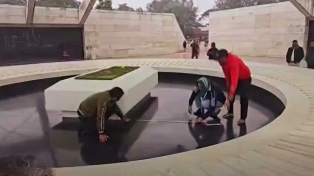 শহীদ জিয়ার কবরের পাশে বেগম জিয়ার দাফনের প্রস্তুতি চলছে