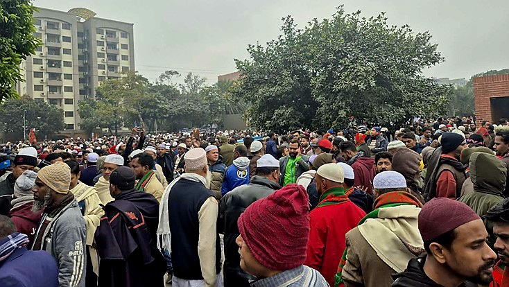 মানিক মিয়া অ্যাভিনিউতে হাজারো মানুষের ঢল