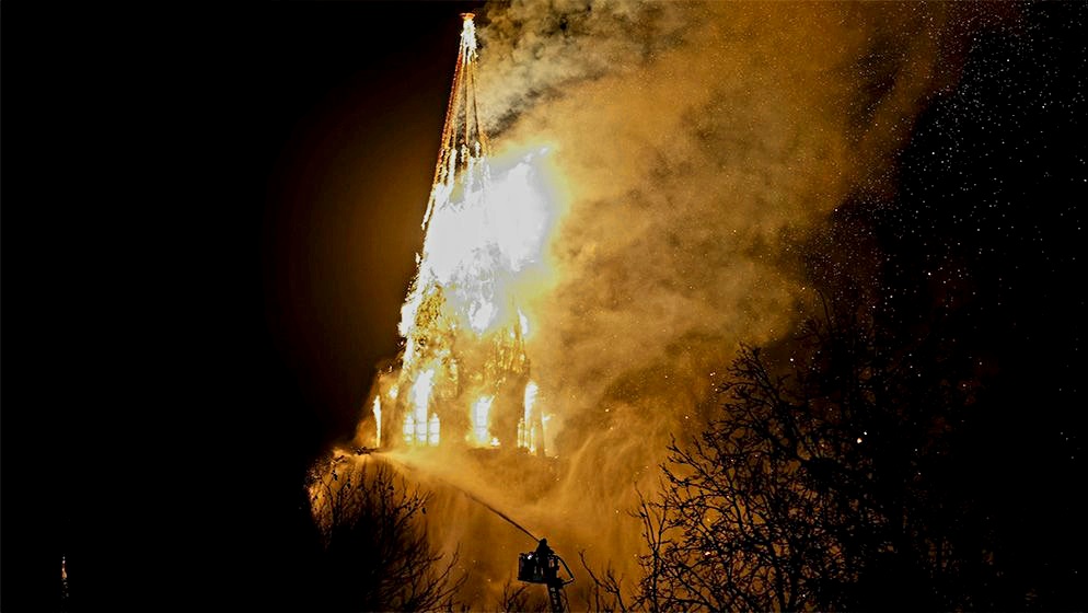 আতশবাজির আগুনে পুড়লো আমস্টারডামের ঐতিহাসিক চার্চ