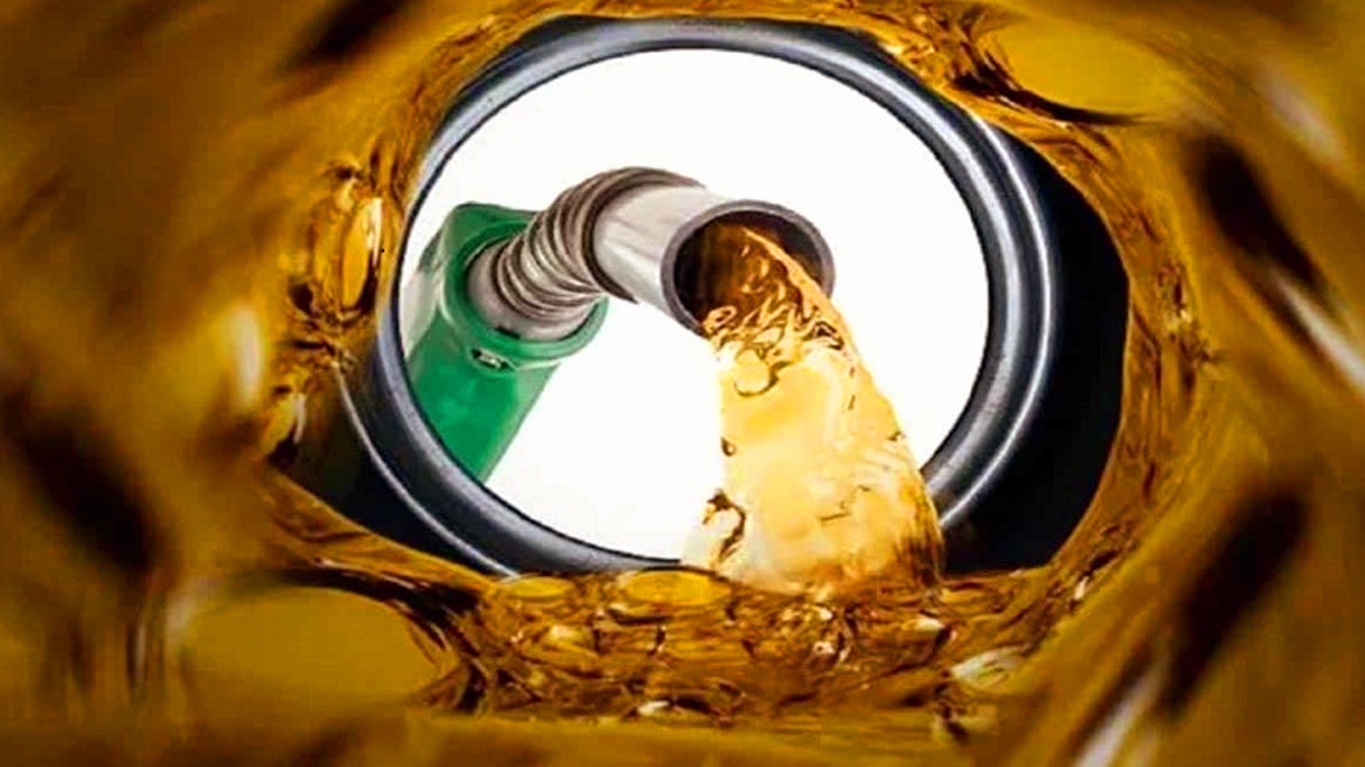 এবার প্রতি লিটারে জ্বালানি তেলের দাম হ্রাস পেলো ২ টাকা