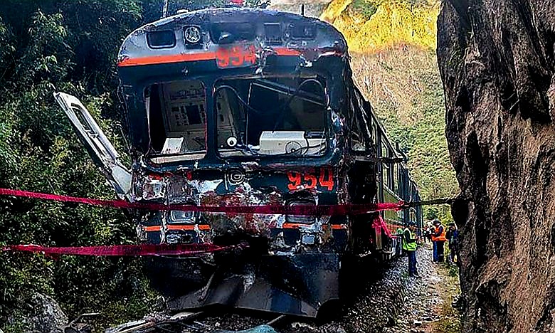 পেরুতে দু'টি ট্রেনের মুখোমুখি সংঘর্ষ