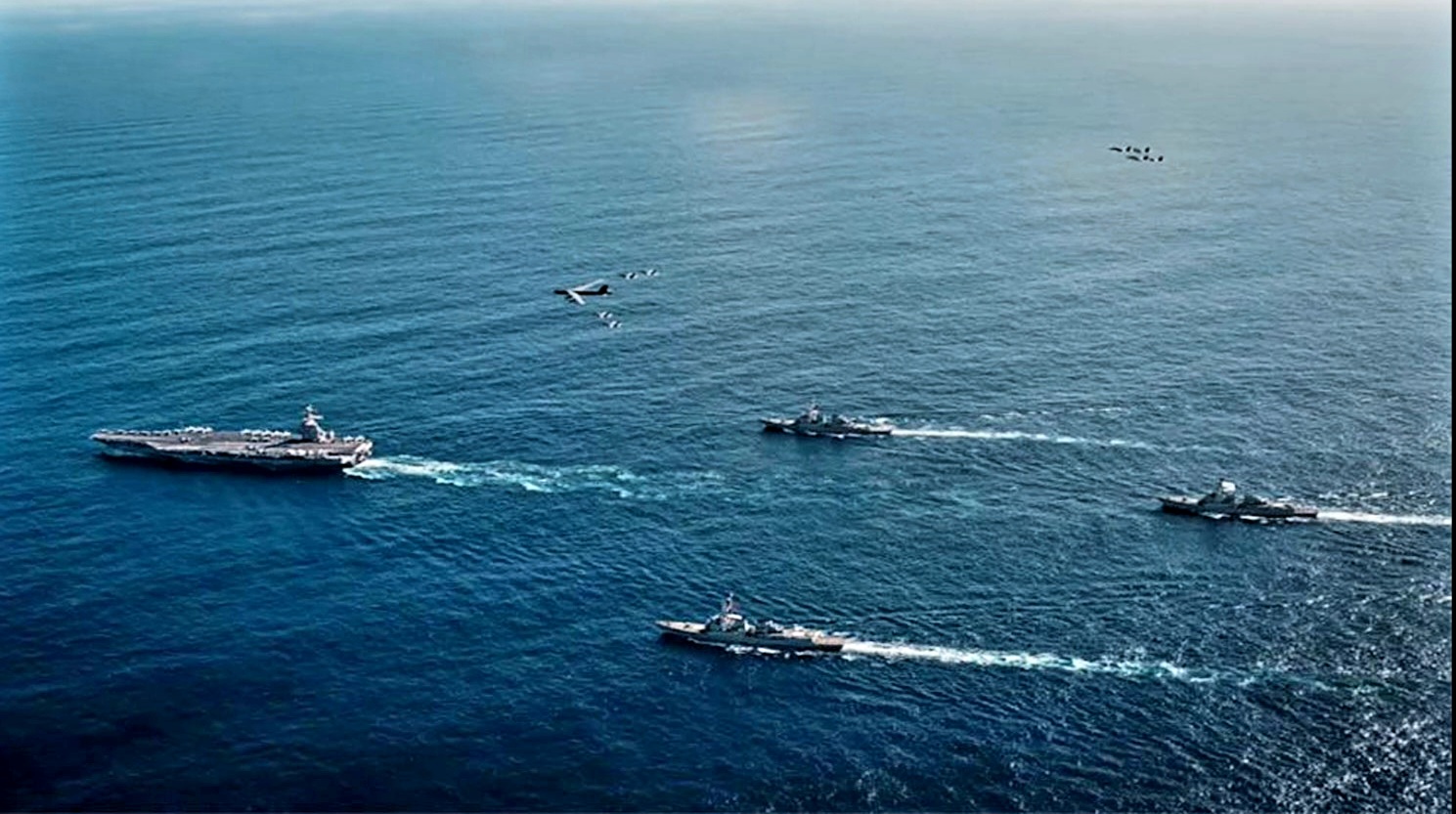 সন্দেহভাজন মাদকবাহী নৌকাতে যুক্তরাষ্ট্রের হামলা