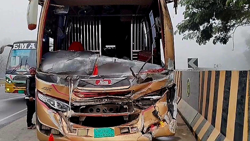 মাদারীপুরে এক্সপ্রেসওয়েতে ত্রিমুখী সংঘর্ষ